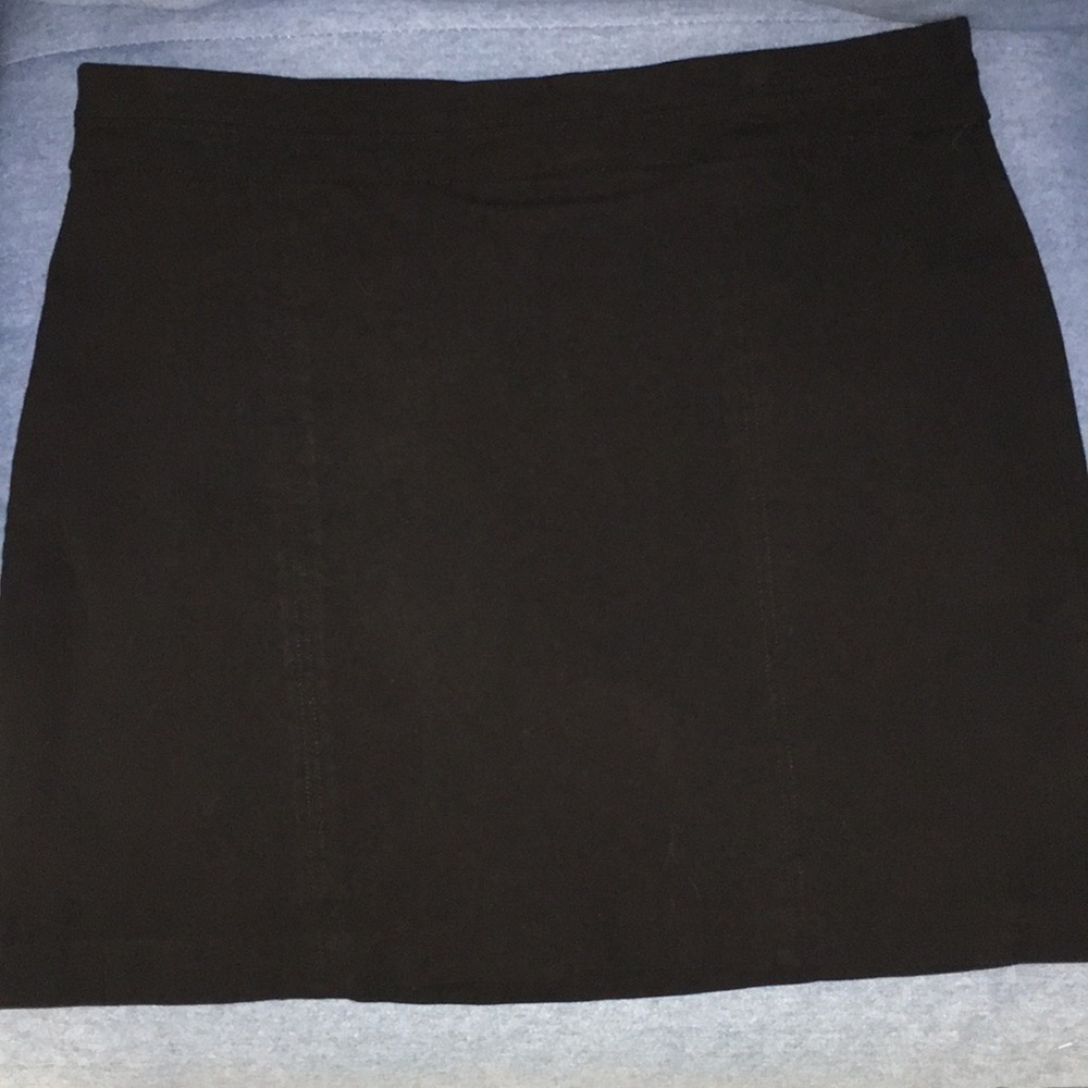 Black skort